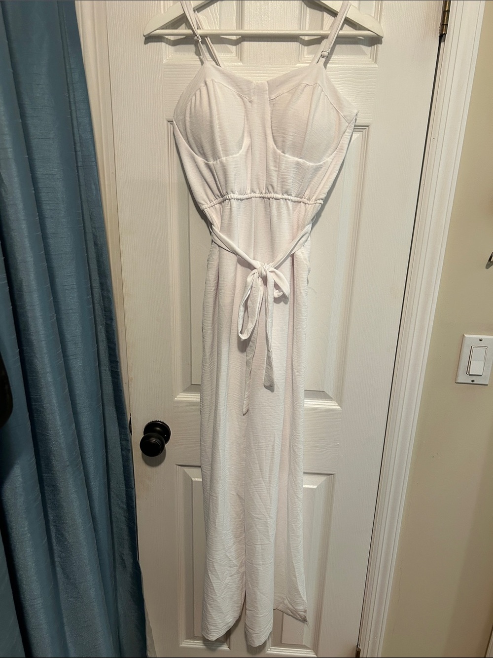 White Sleeveless Tie-Waist jumpsuit